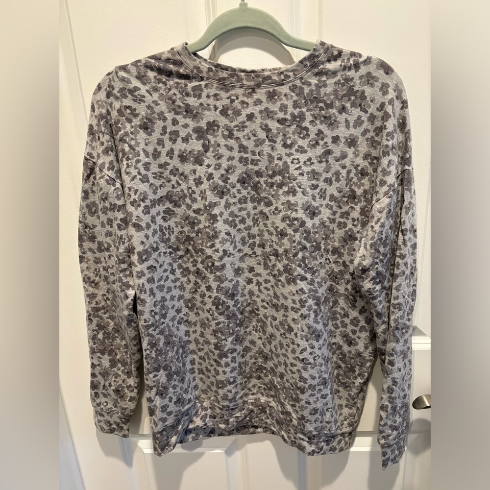 EUC Athleta pure Luxe Sweatshirt Grey Animal Print size XS fits as a Small